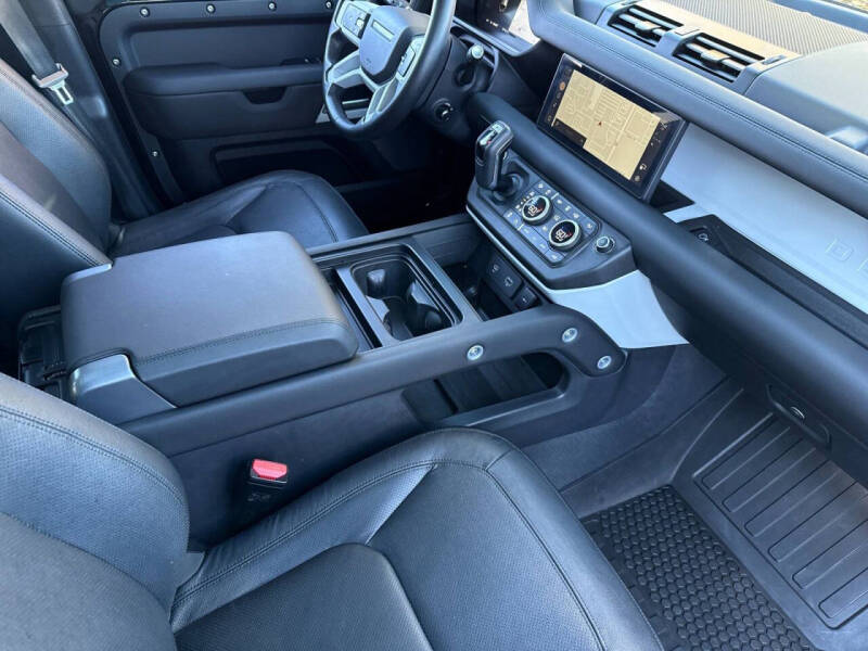 2024 Land Rover Defender 110 P300 S