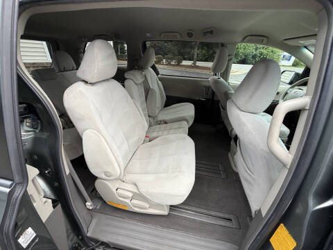 2011 Toyota Sienna LE 8-Passenger