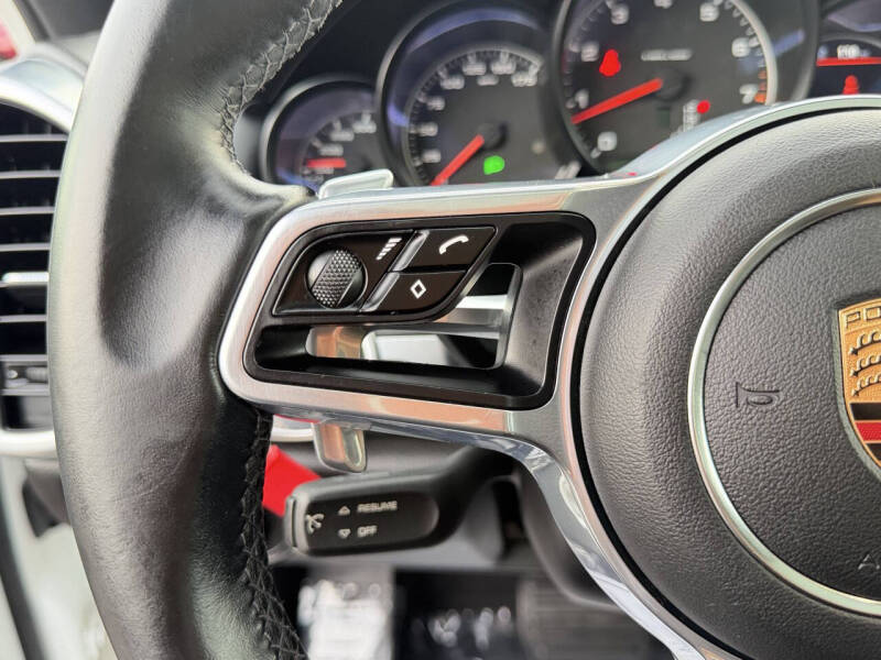 2017 Porsche Cayenne Platinum Edition