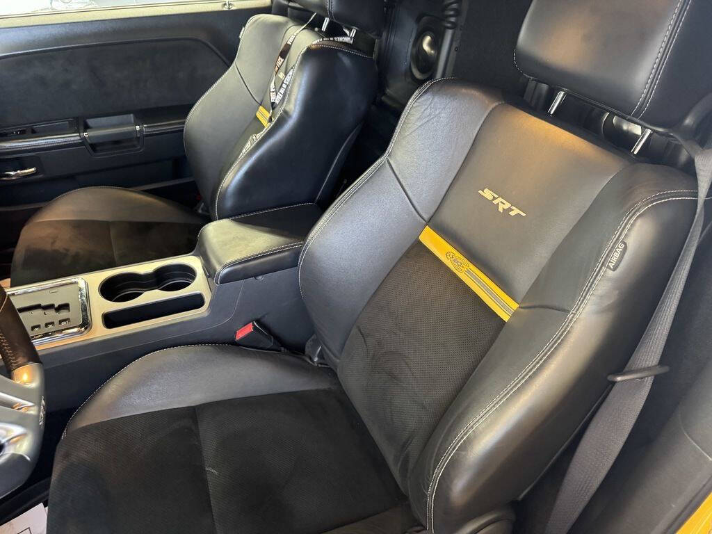2012 Dodge Challenger 32