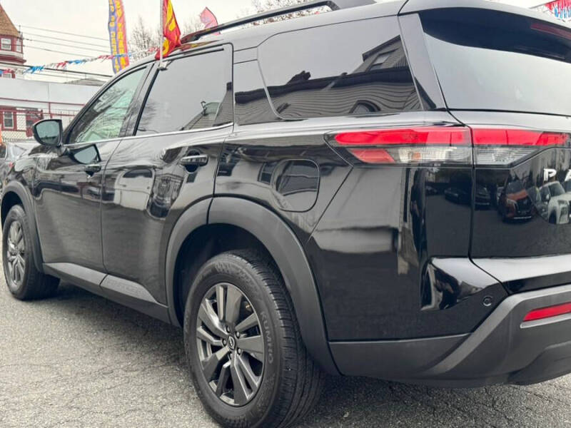 2025 Nissan Pathfinder SV