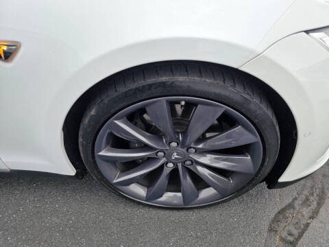 2015 Tesla Model S 70D