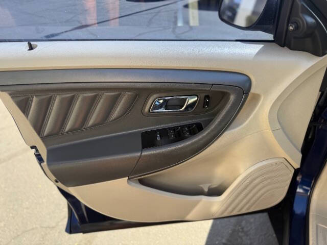 2011 Ford Taurus SE