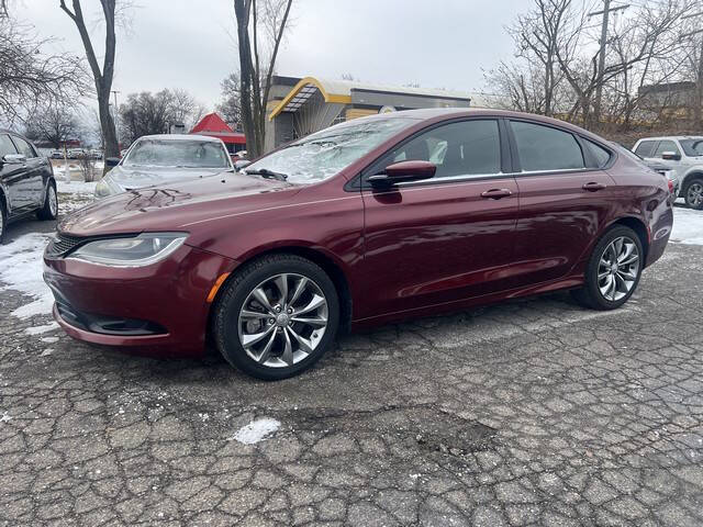 2015 Chrysler 200 S's photo
