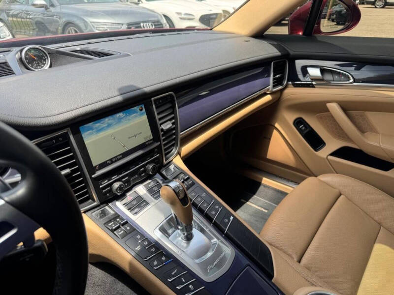 2016 Porsche Panamera