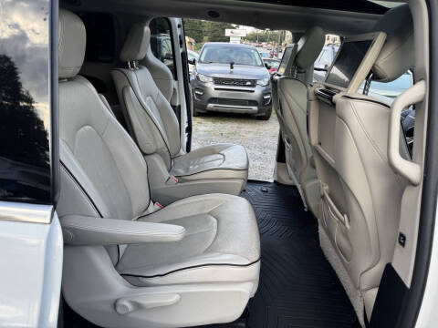 2017 Chrysler Pacifica Hybrid Platinum