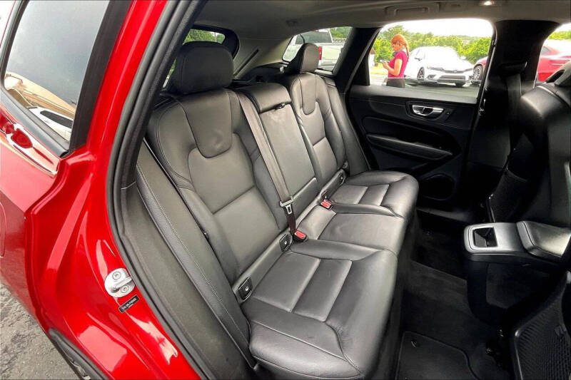 2023 Volvo XC60 B5 Plus Dark Theme