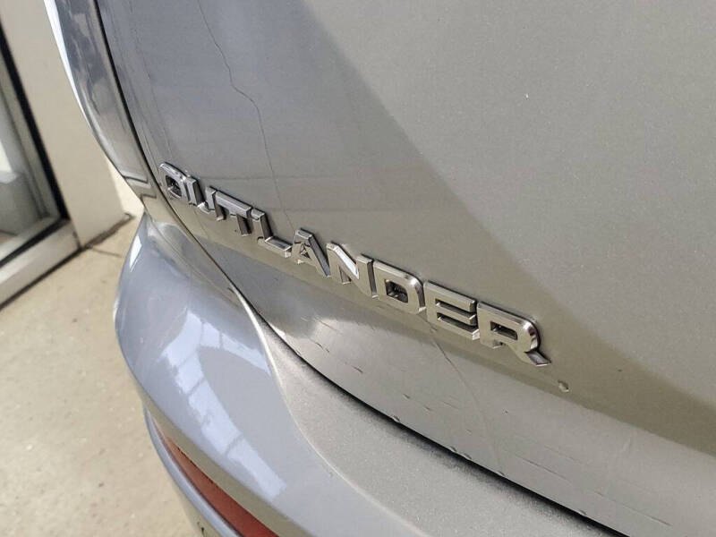 2024 Mitsubishi Outlander SE