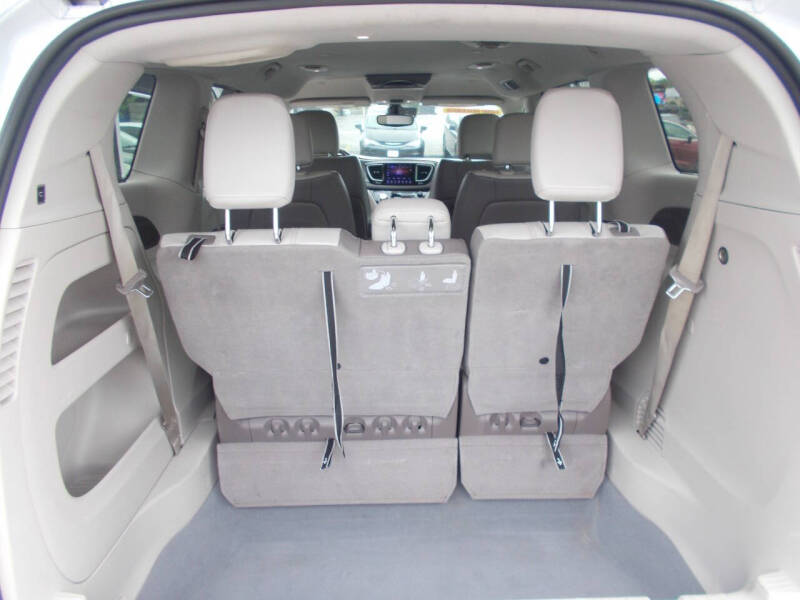 2017 Chrysler Pacifica Touring-L
