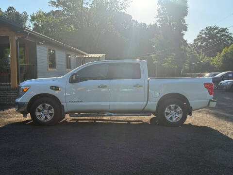 2017 Nissan Titan SV