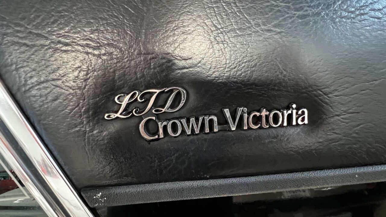 1983 Ford LTD Crown Victoria 21