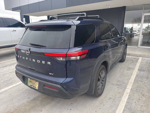 2022 Nissan Pathfinder SV