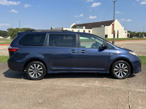 2020 Toyota Sienna LE 7-Passenger