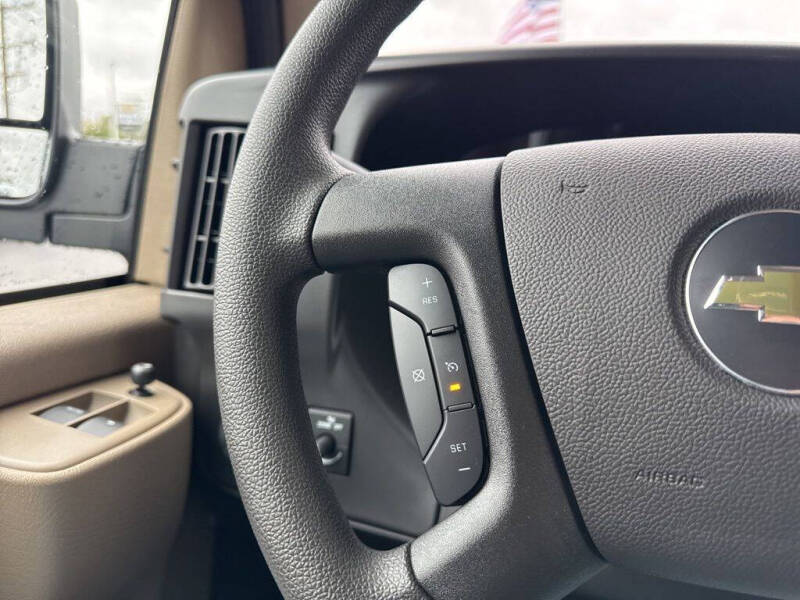 2025 Chevrolet Express 3500