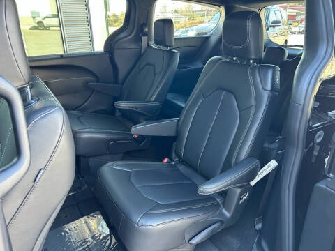 2025 Chrysler Voyager LX