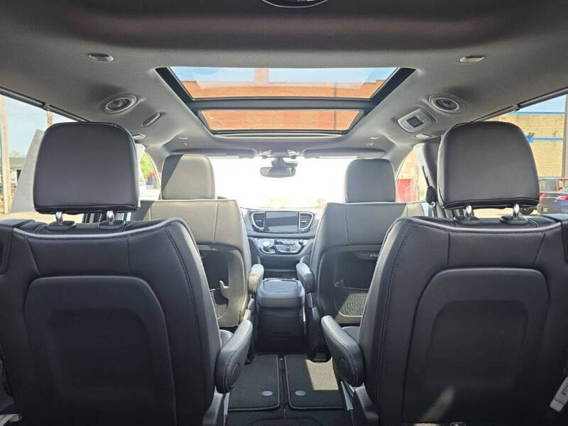 2027 Chrysler Pacifica Limited