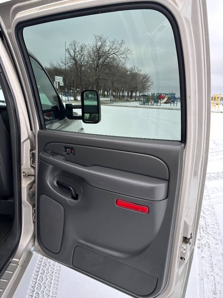 2006 Chevrolet Silverado 2500HD for sale at Maahs Motors in Becker, MN