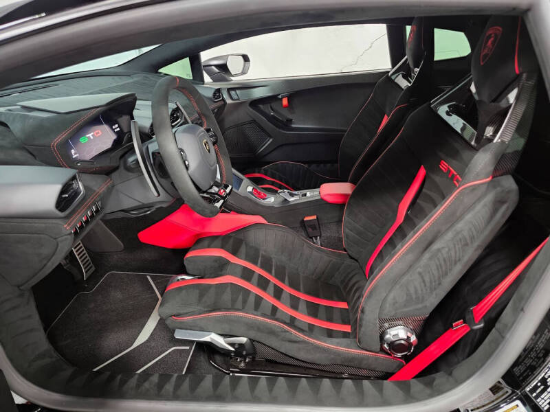 2023 Lamborghini Huracan STO