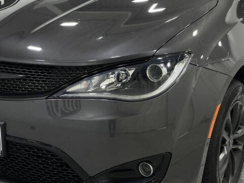 2020 Chrysler Pacifica Launch Edition