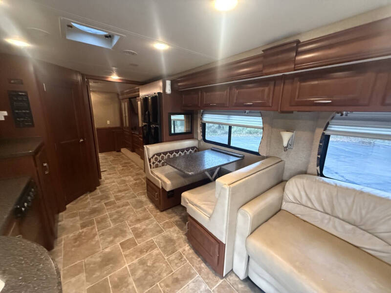 2014 Thor Motor Coach challanger