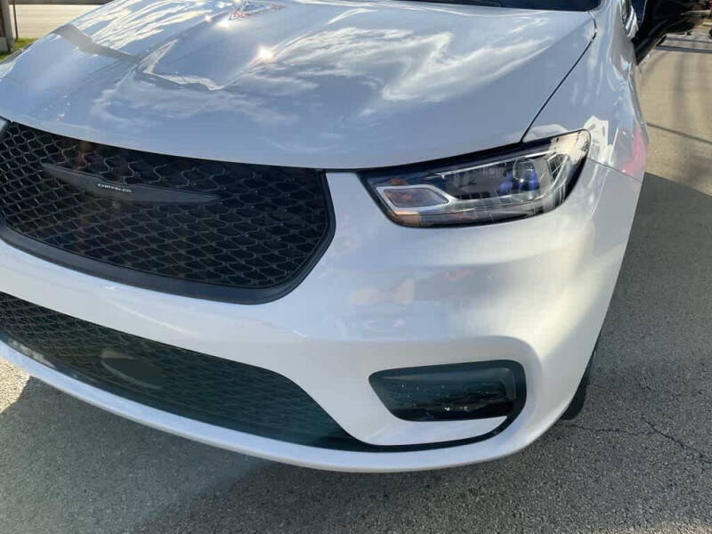 2026 Chrysler Pacifica Select