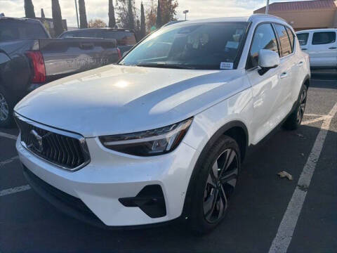 2023 Volvo XC40 B5 Ultimate Bright Theme