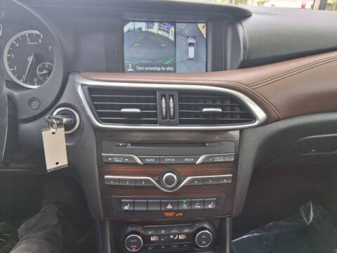 2017 Infiniti QX30 Premium