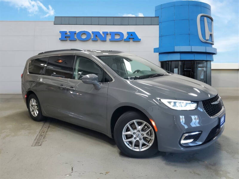 2022 Chrysler Pacifica Touring L