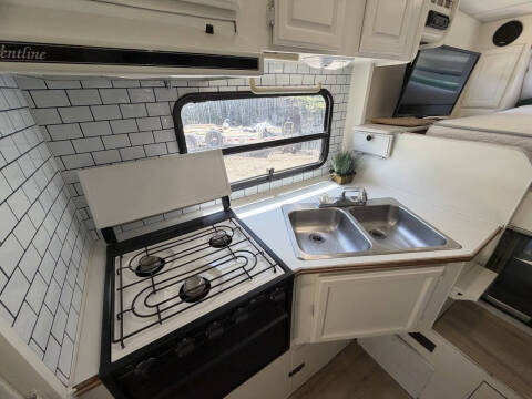 2013 Ford LANCE CAMPER 19