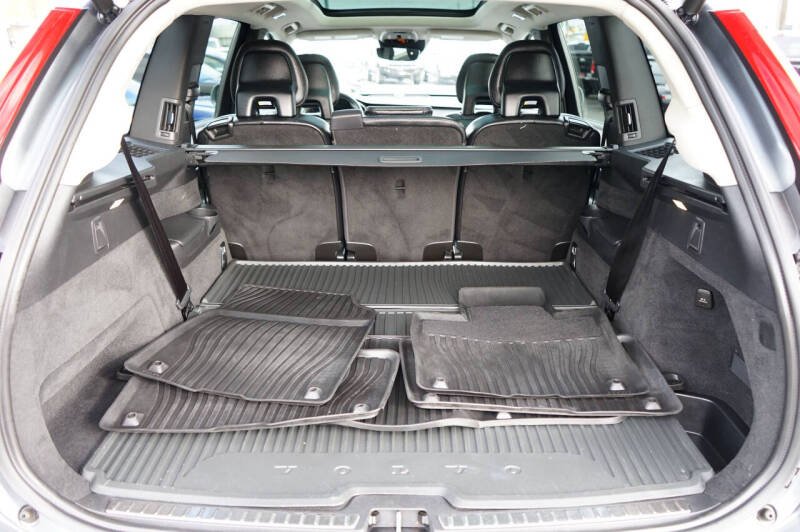 2018 Volvo XC90 T6 Momentum