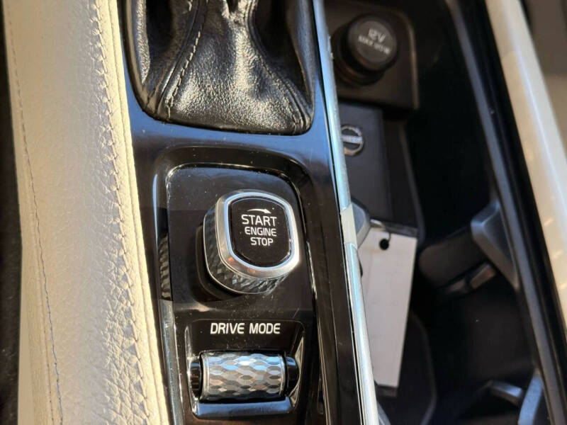 2018 Volvo XC90 T6 Momentum