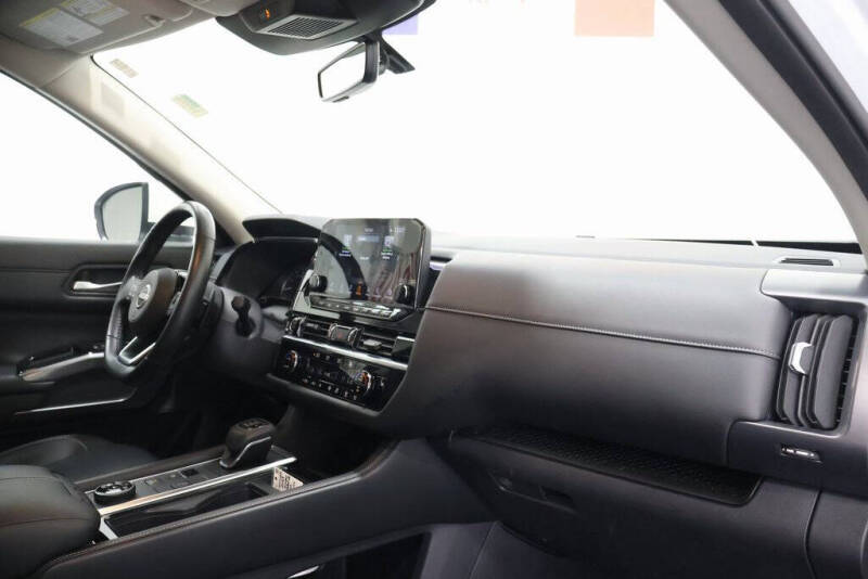 2023 Nissan Pathfinder SL