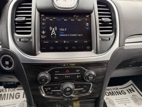 2022 Chrysler 300 Touring L