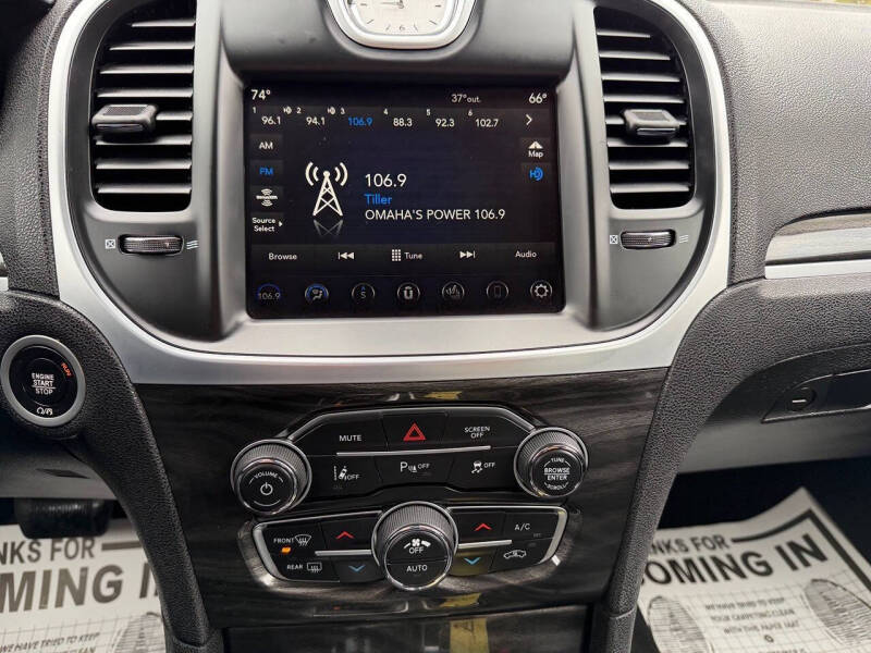 2022 Chrysler 300 Touring L