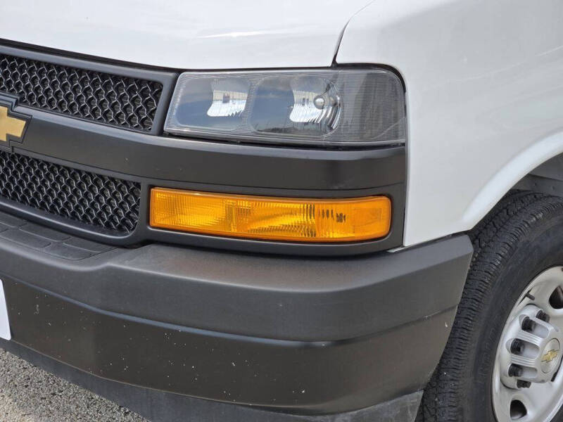 2025 Chevrolet Express LS 3500