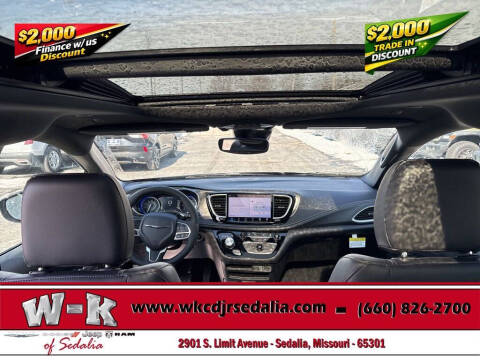 2026 Chrysler Pacifica Select