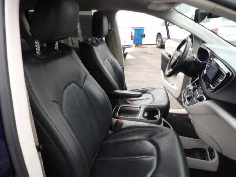 2017 Chrysler Pacifica Touring-L Plus