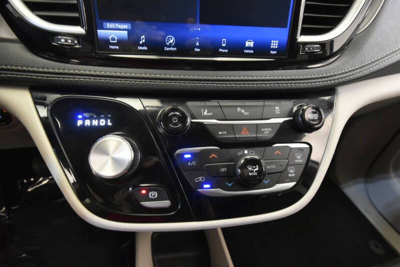 2024 Chrysler Pacifica Plug-In Hybrid Select