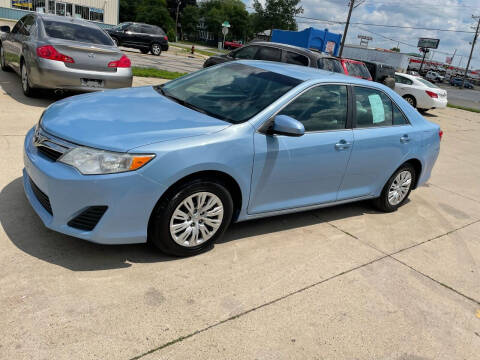 2013 Toyota Camry for sale at United Motors in Saint Cloud MN