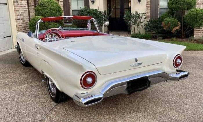 1957 Ford Thunderbird