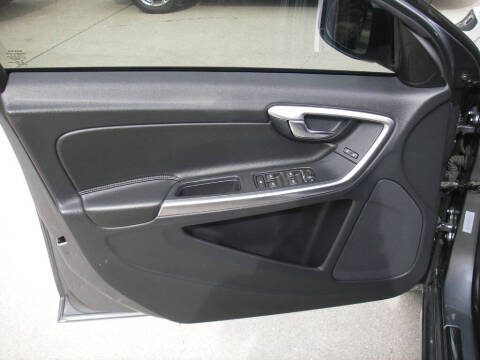 2018 Volvo V60 Cross Country T5 Premier