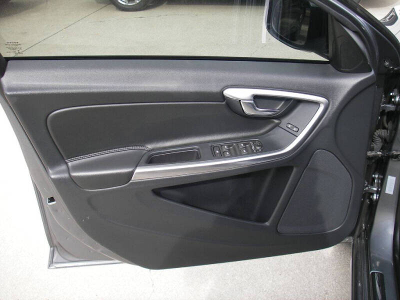 2018 Volvo V60 Cross Country T5 Premier