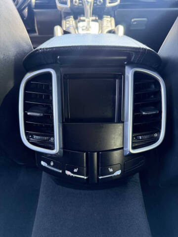 2017 Porsche Cayenne S E-Hybrid