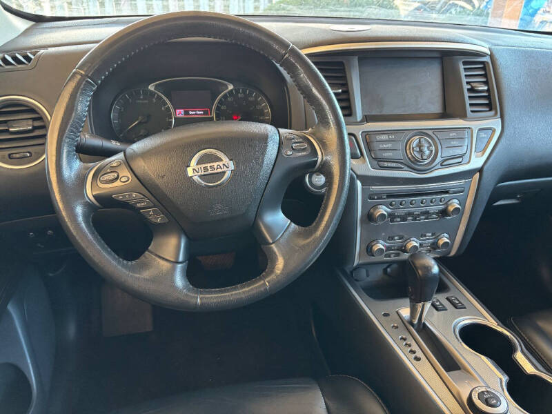 2017 Nissan Pathfinder SL