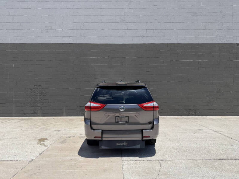 2018 Toyota Sienna LE Mobility 7-Passenger