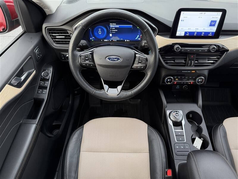 2021 Ford Escape Hybrid Titanium