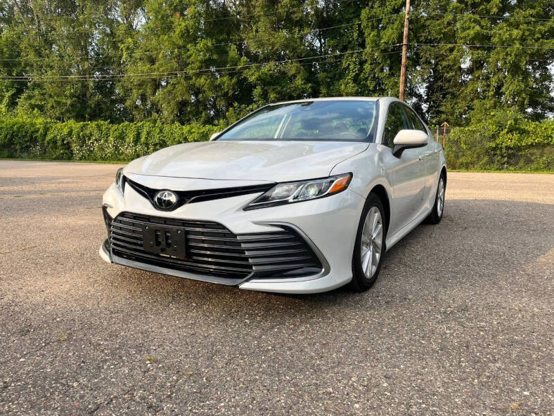 2022 Toyota Camry LE's photo