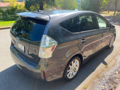 2012 Toyota Prius v Five