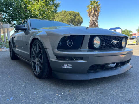 2005 Ford Mustang GT Premium