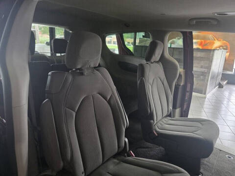 2021 Chrysler Voyager LX